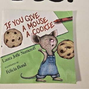 If You Give A Mouse a Cookie By Laura Joffe Numeroff Paperback, 1985